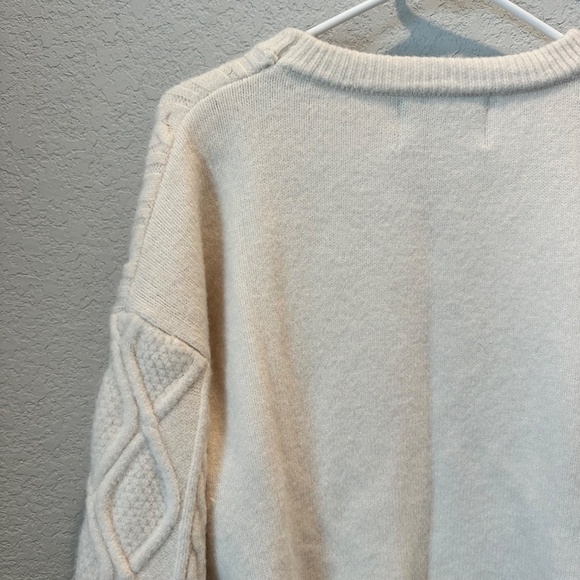 Aelfric Eden Cream Soft Oversized Crew Neck Cable Knit Sweater - Size M - EUC - Picture 3 of 7
